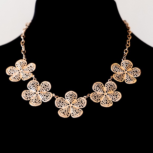 Jewelry - Rose gold necklace